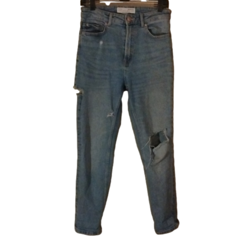 Stradivarius mom slim jeans. Size 6.So nice for school, fall, casual events.